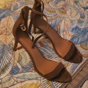 Olive heeled sandals